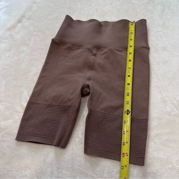 Fabletics SculptKnit High-Waisted Short in Dark Warm Grey Size Small - Picture 8 of 12